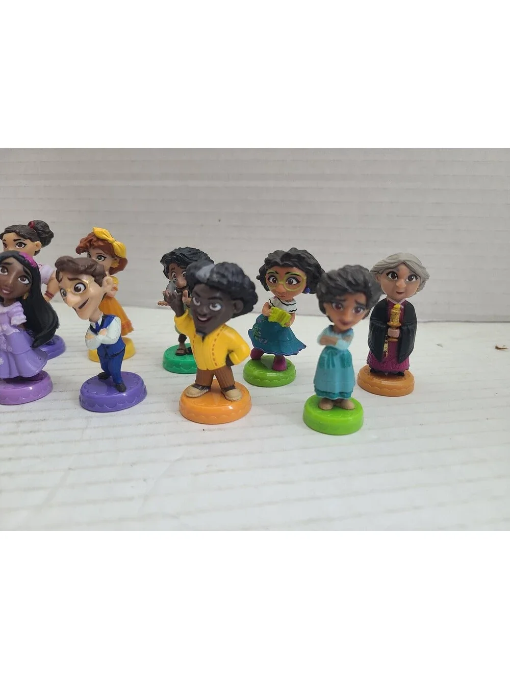 Disney Encanto Mi Familia 11 Mini Figures by JAKKS Pacific
